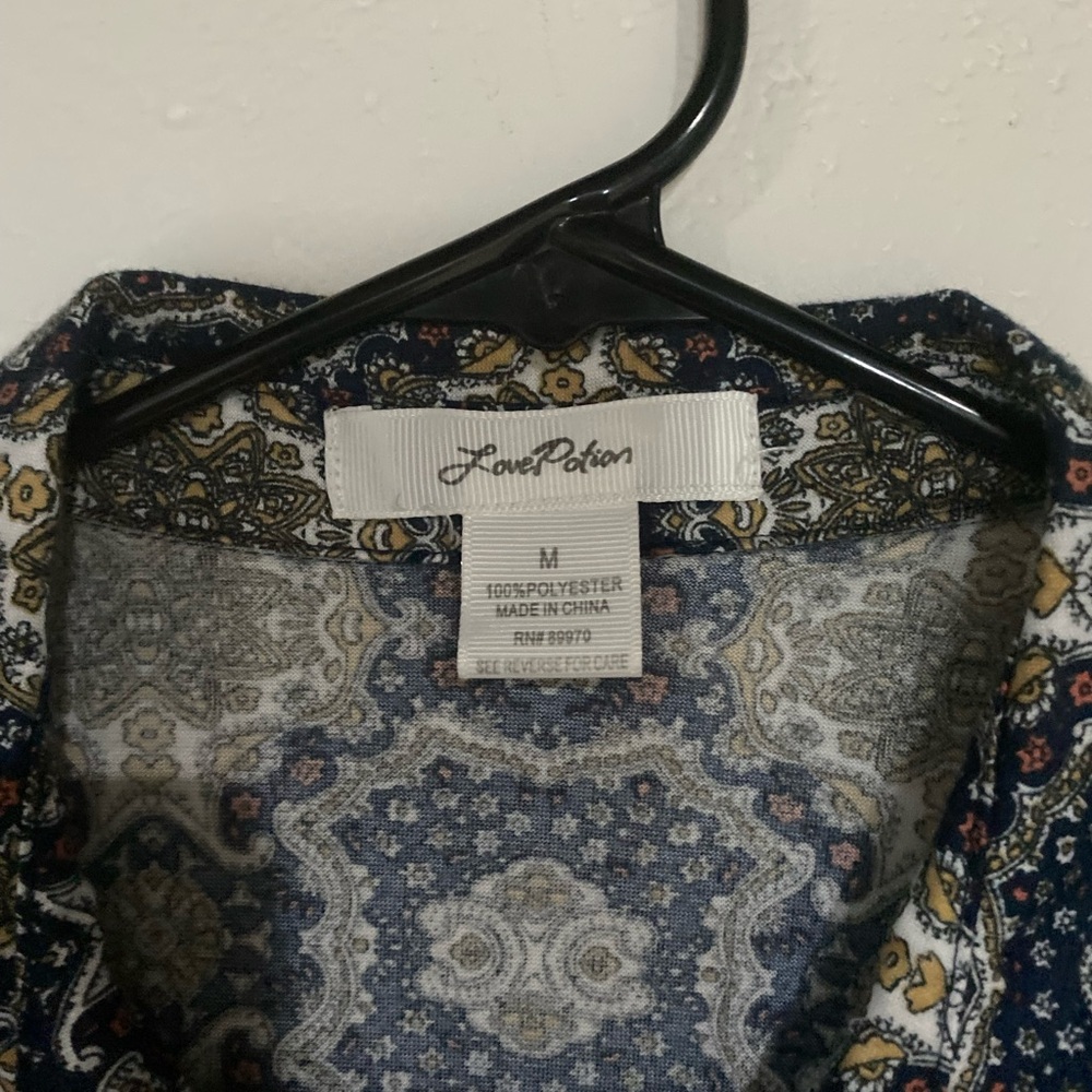 Love potion Longsleeve button down medium - image 4